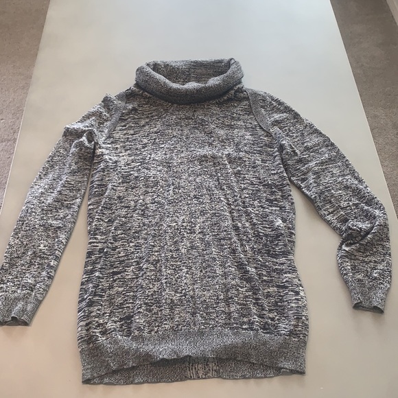 B Scott Loose Turtle Neck Sweatshirt - Picture 4 of 5